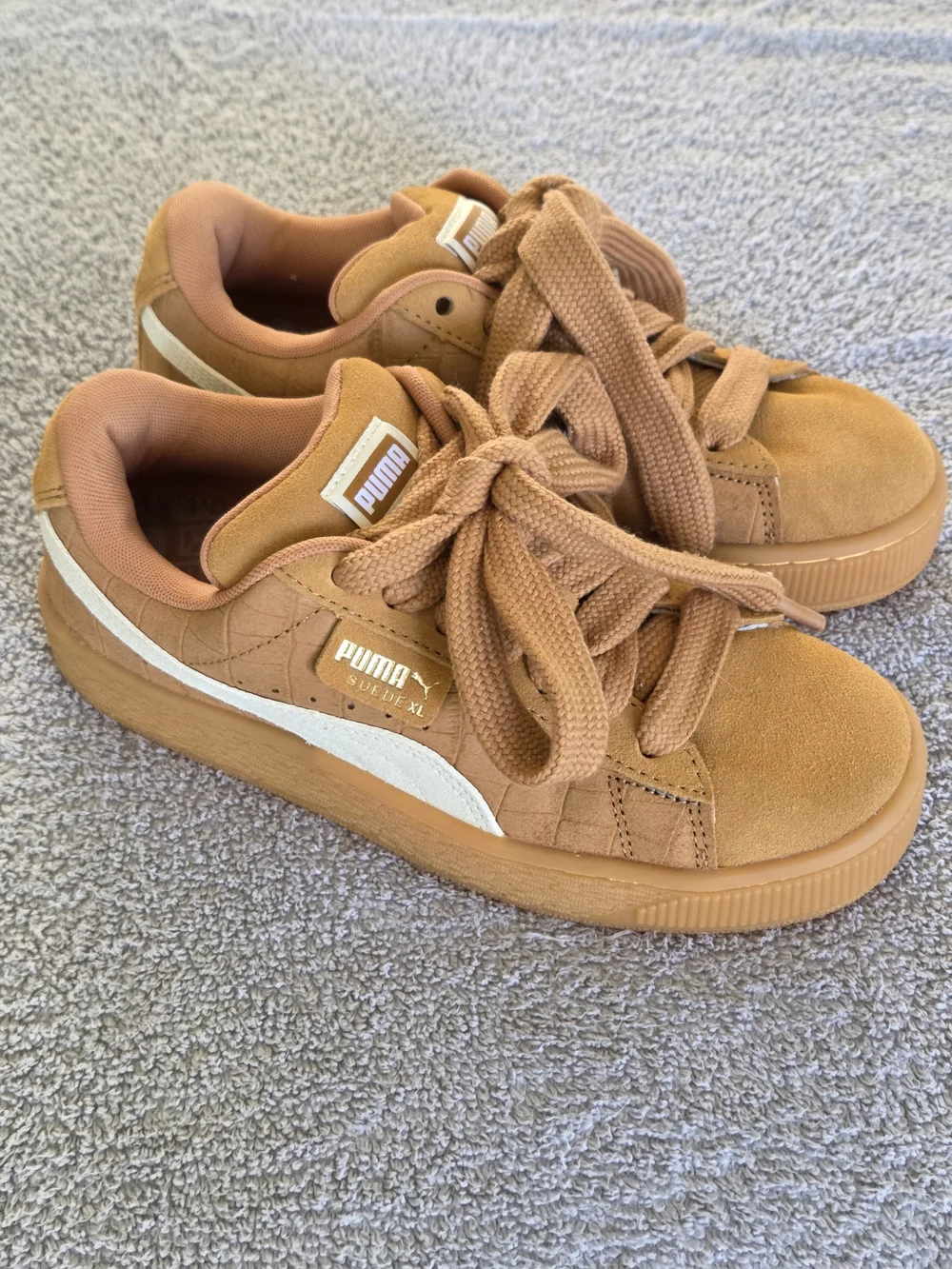 PUMA Woman's Size 6.5 Suede XL  Sneakers in Tan